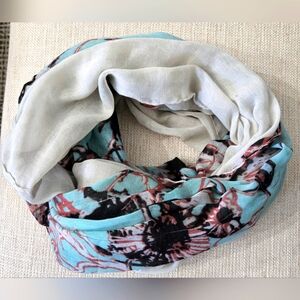 Infinity Multicolor scarf.